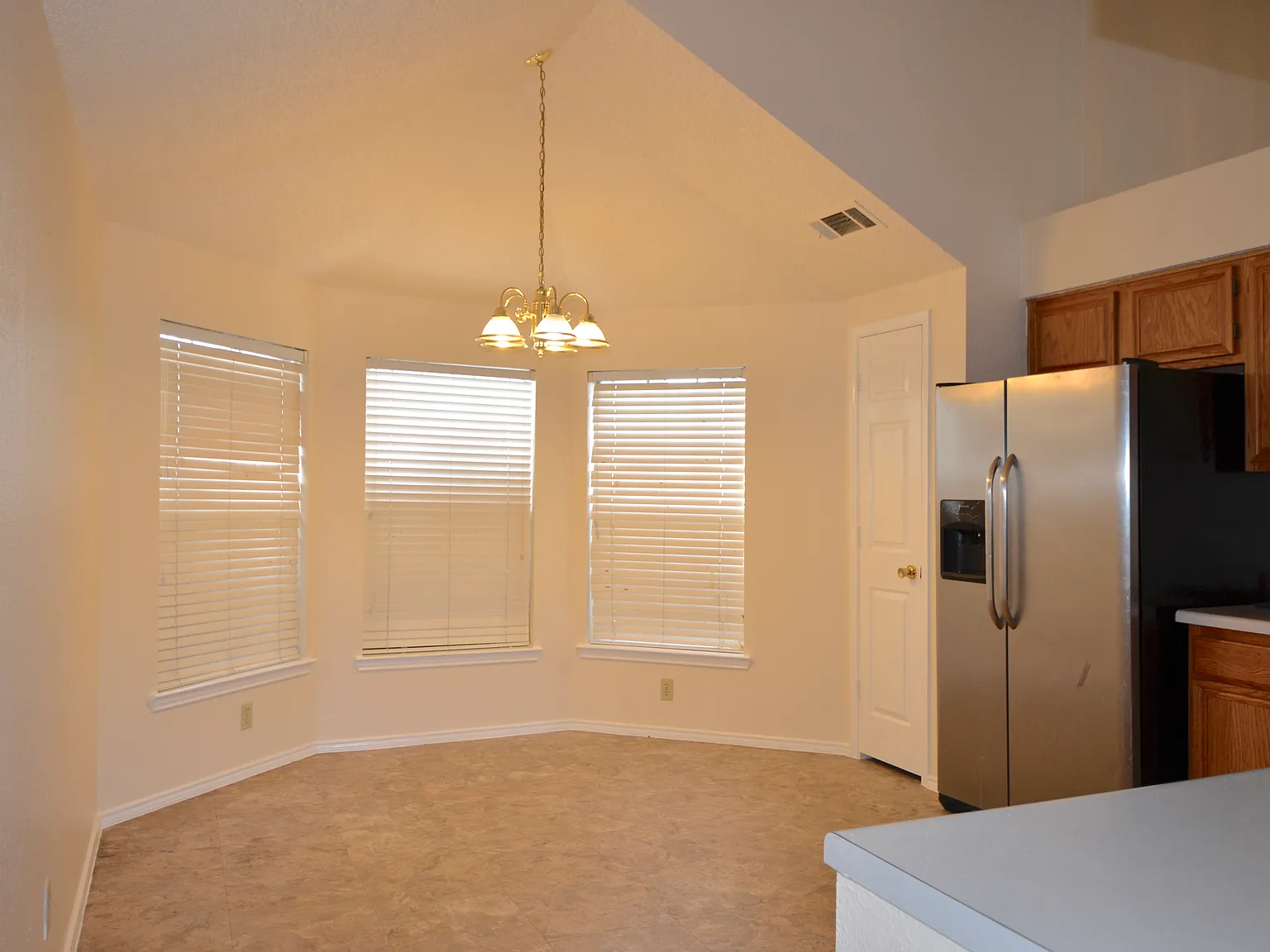 3 bed, 1470 sqft, $2,200 — Photo 4