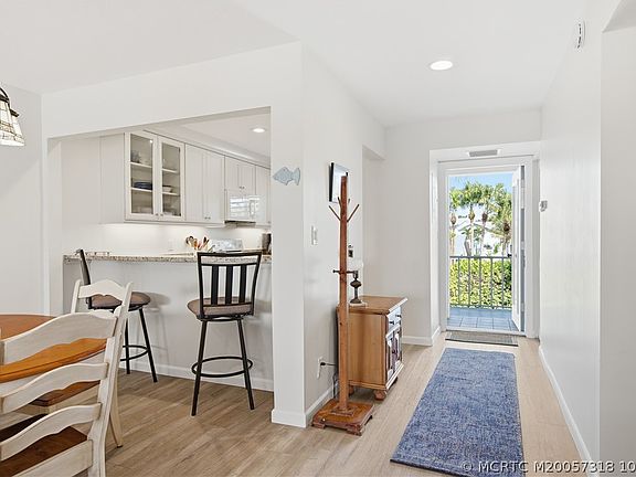 4th image of 1550 NE Ocean Blvd APT B203