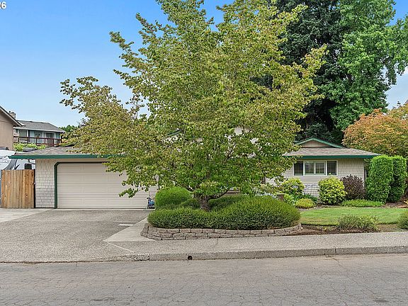 2nd image of 13068 SE Capistrano Ct