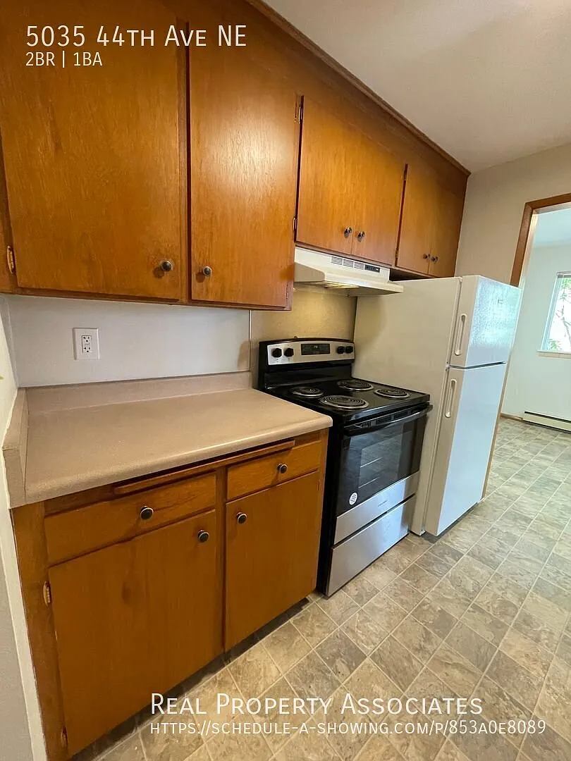 Spacious 2 bed 1 bath with parking and patio area — Photo 4