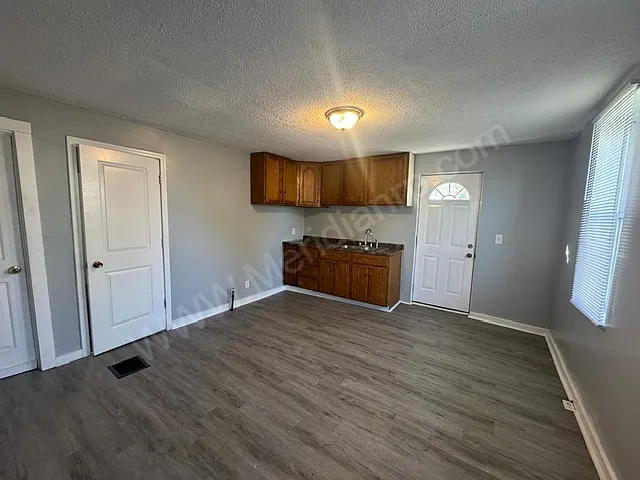 420 East Masterson Avenue - 1 — Photo 4