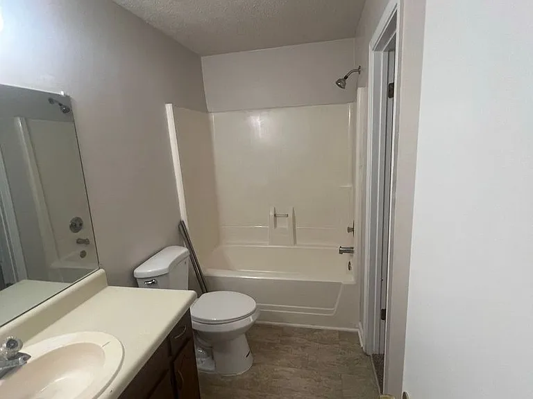 721-723 Jackson View Road — Photo 14