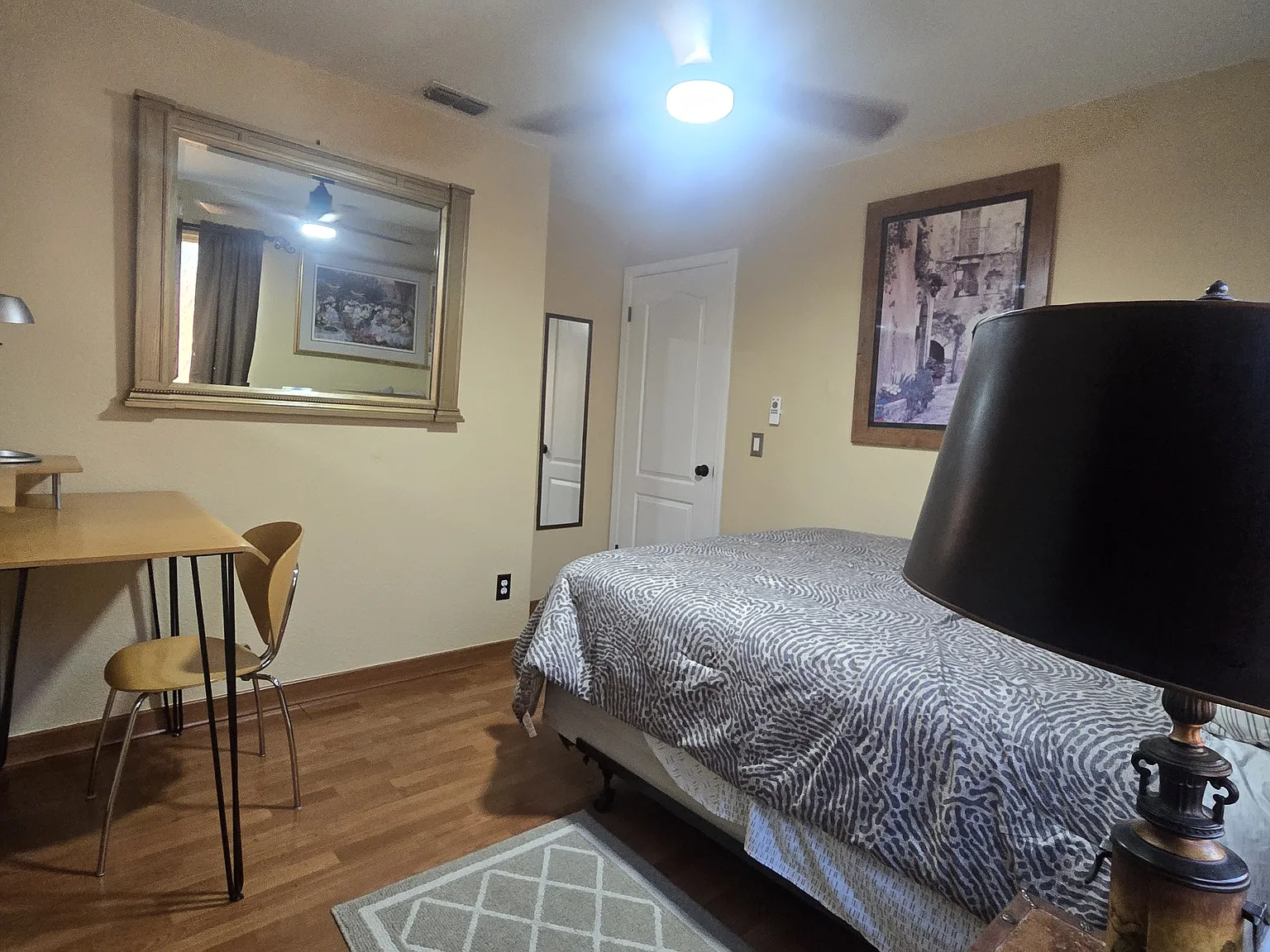 3 bed, 1250 sqft, $5,700 — Photo 4