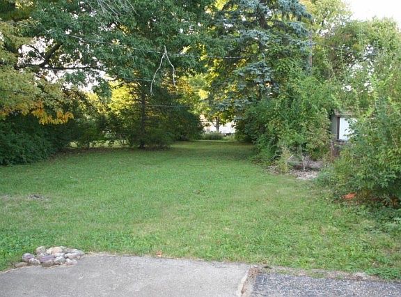 3rd image of 1128 Shady Hill Dr