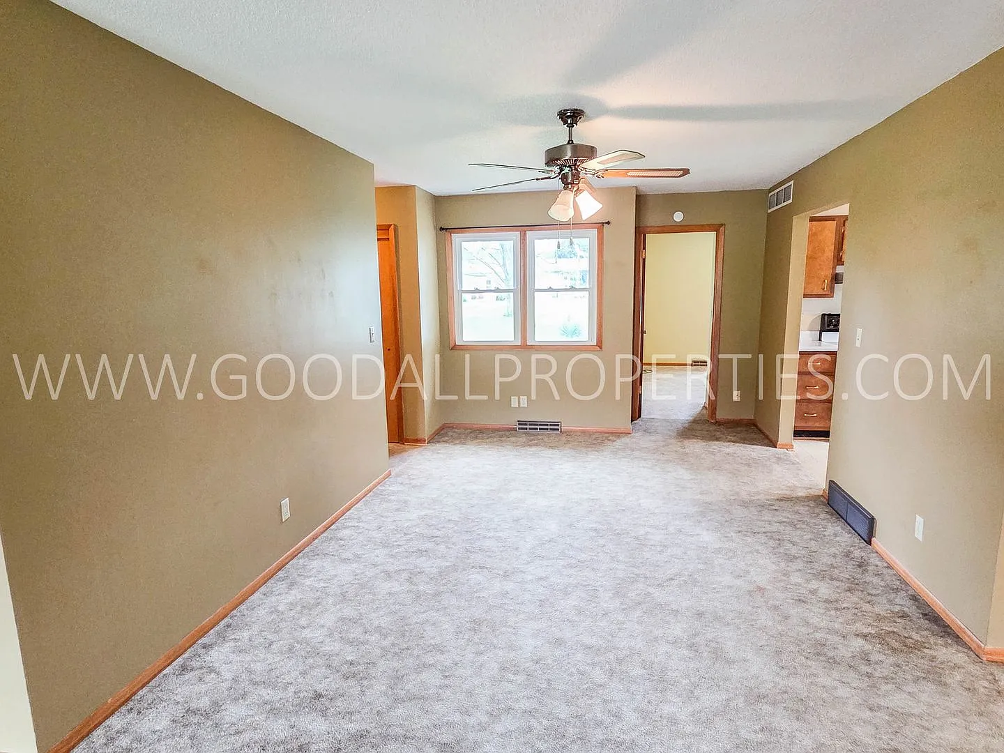 Spacious Perry 2-Bedroom Duplex with Attached Garage + Basement — Photo 4