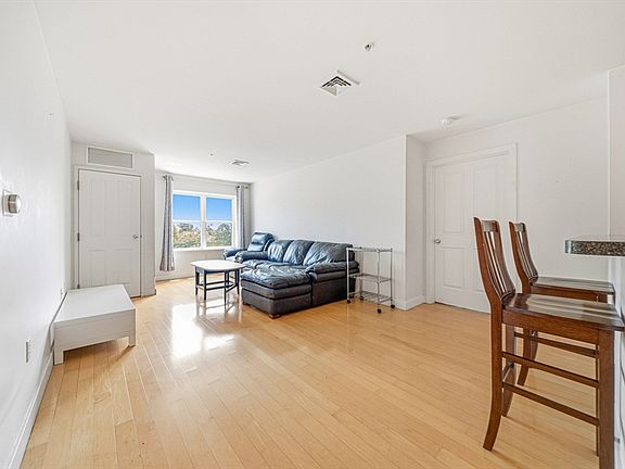 4th image of 30 Franklin St Unit 312