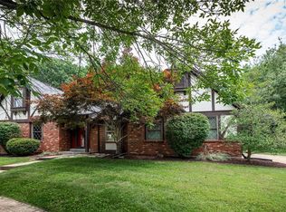 657 Woodhill Estates Dr, Ballwin, MO 63021