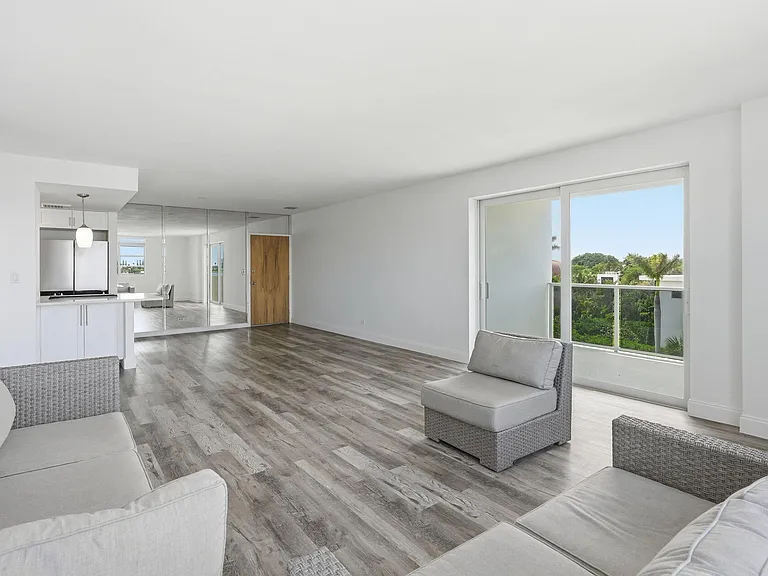 2800 N Flagler Dr #410 — Photo 8