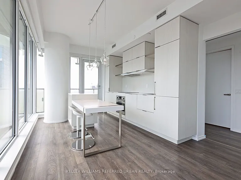 197 Yonge St #3009 — Photo 4