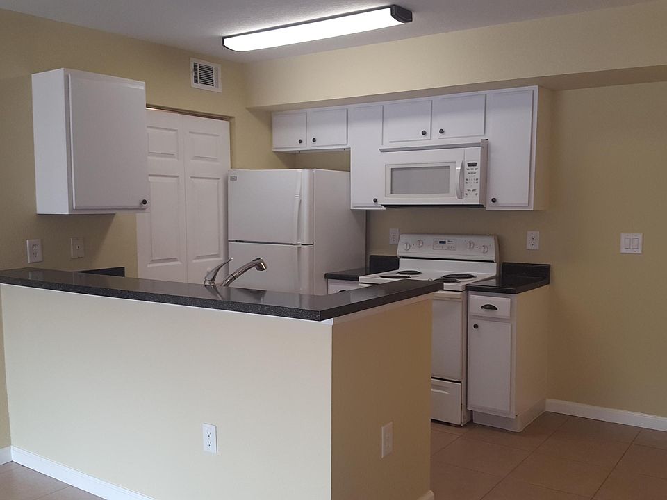 1st image of 151 SW Palm Drive #103