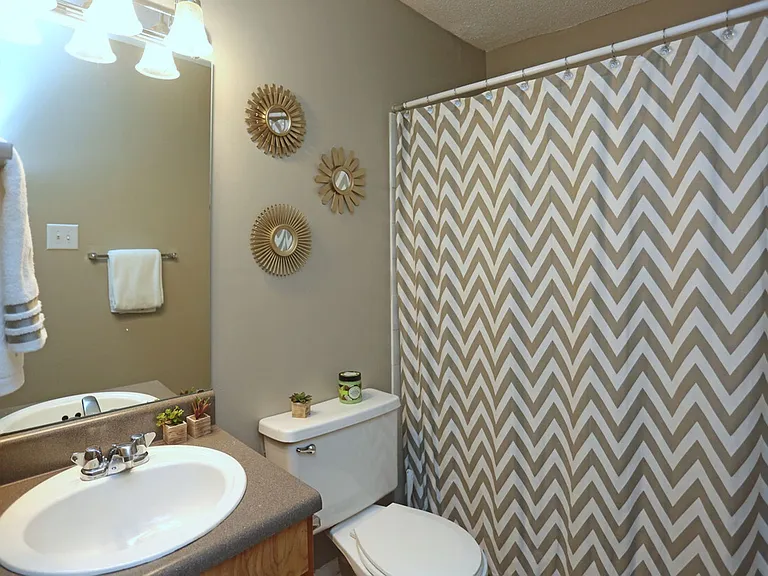 5515 W Market St — Photo 10