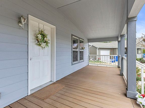 4th image of 1221 Raven Pl