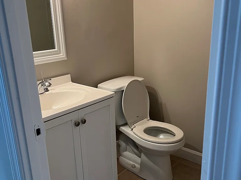 1813 Plymouth Ct — Photo 12