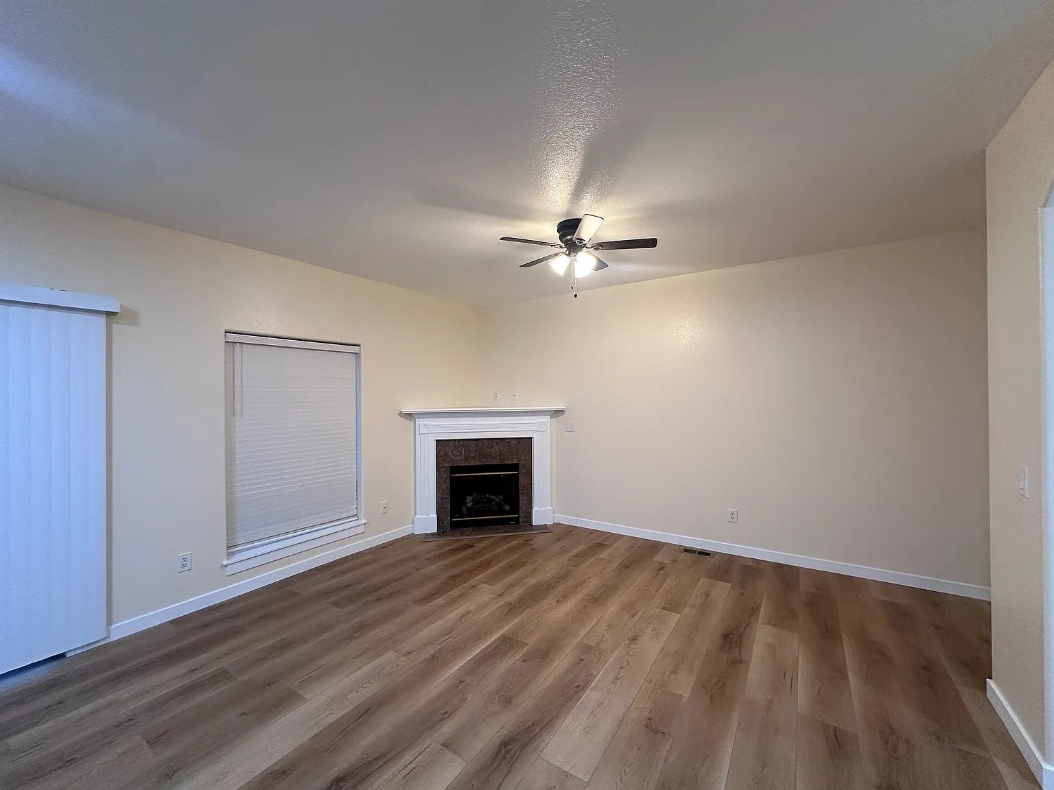 3 bed, 2.5 bath, 1593 sqft, $2,600 — Photo 3