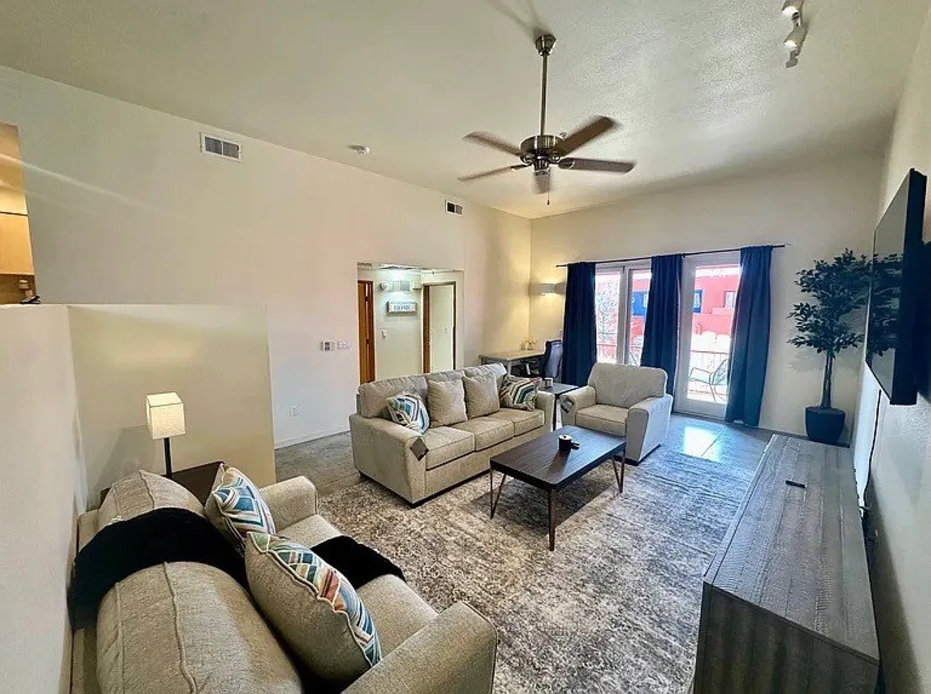 1 bed, 1039 sqft, $2,600 — Photo 1