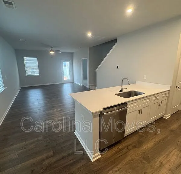 409 Mariene Dr — Photo 6