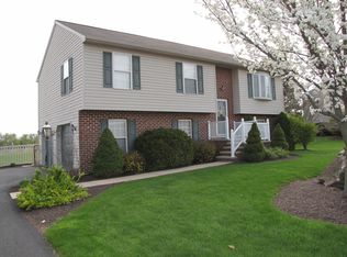 1211 E Newport Rd, Lititz, PA 17543