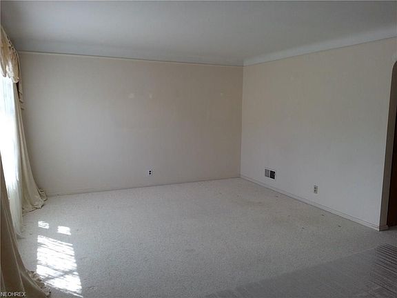 4th image of 8324 Southington Dr