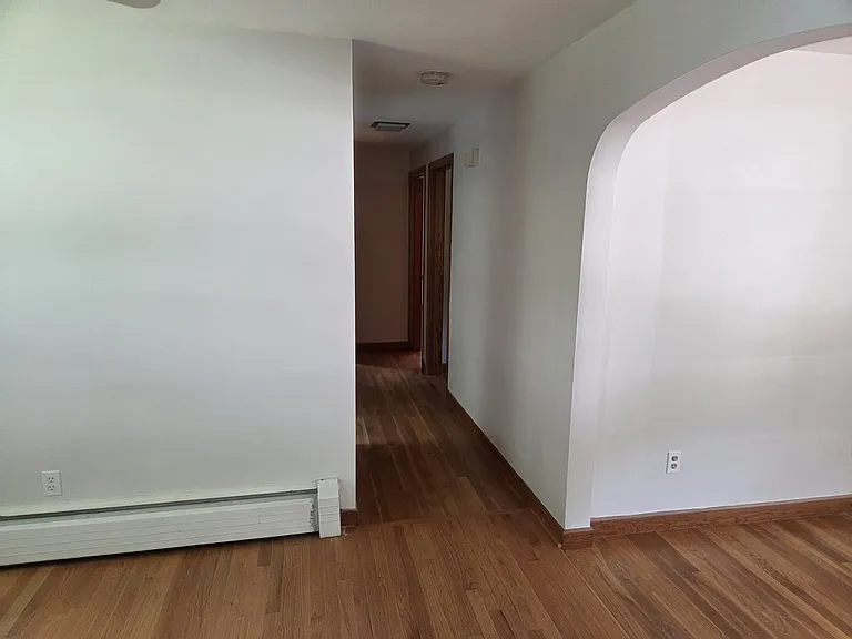 hallway to the bedrooms