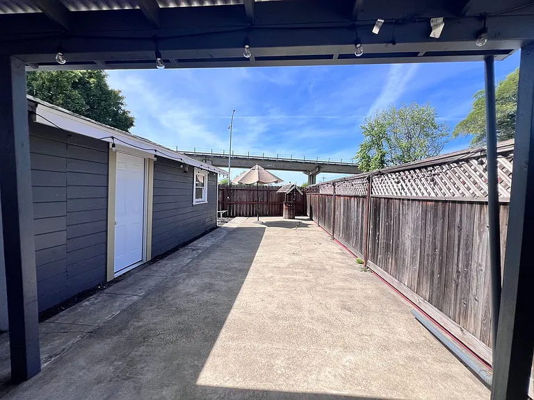2355 Cherry St — Photo 45