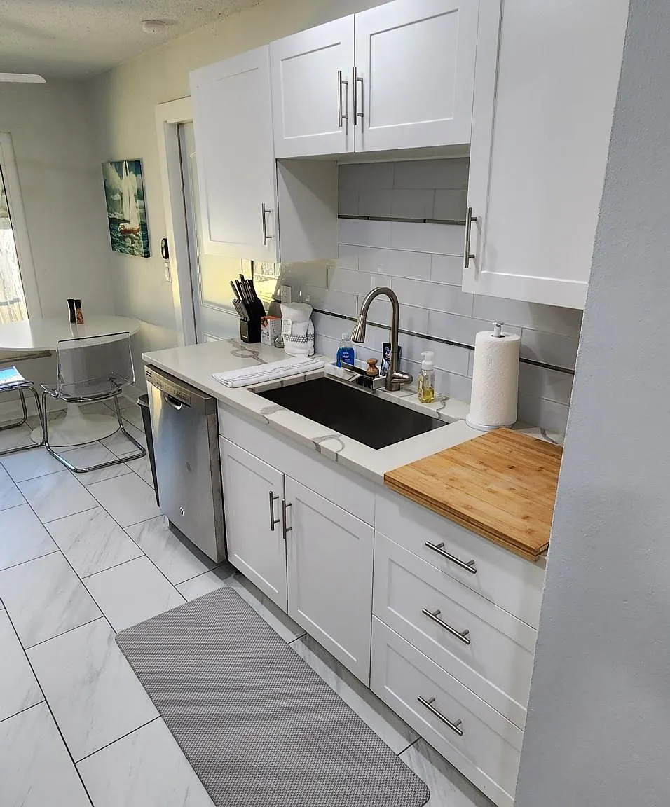 601 Heritage Ln — Photo 3