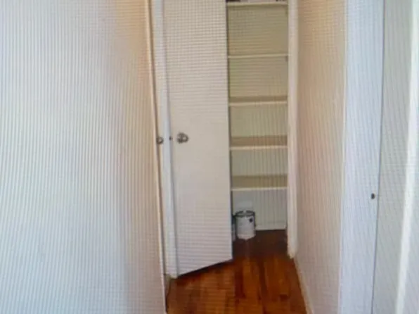 3855 Shore Parkway image 8 of 10