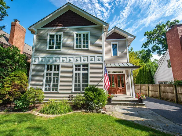 314 E Woodland Rd, Lake Bluff, IL 60044