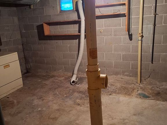 3rd image of 1502 Hancock Dr APT A