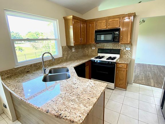 3rd image of 1179 Chesapeake Ct