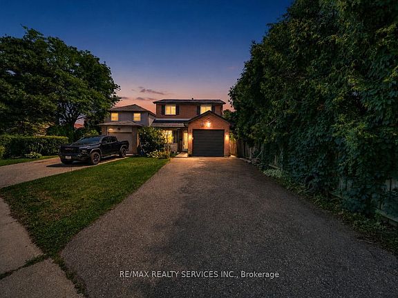 2nd image of 3079 Bartholomew Cres