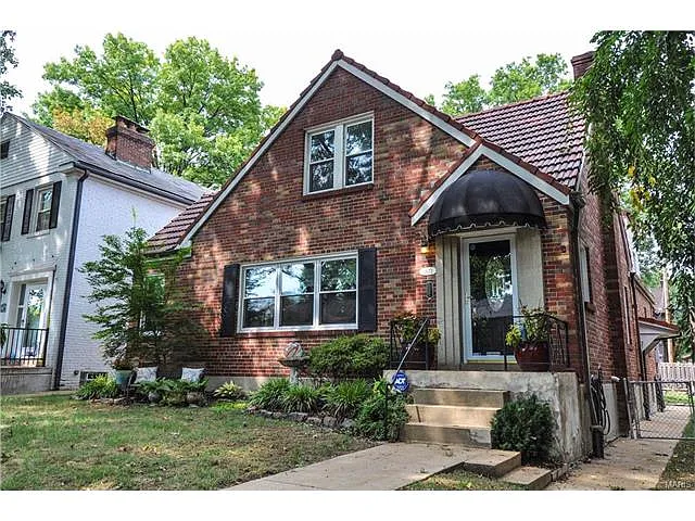 5873 Walsh St photo 1