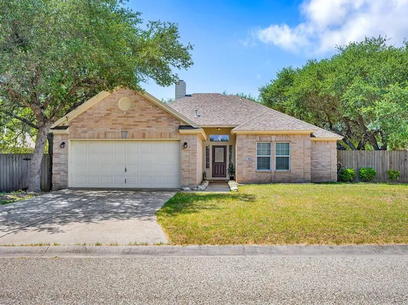 101 Plantation Dr, Rockport, TX 78382