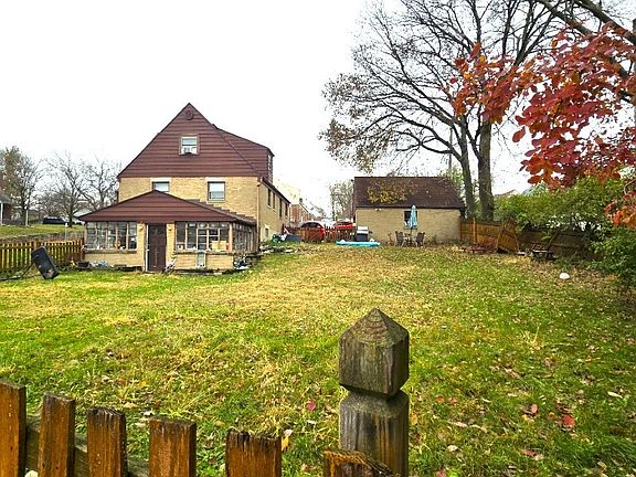 3rd image of 2302 Rustic Rd