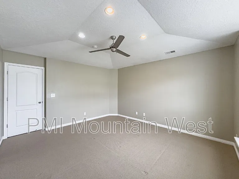 948 Chelsea Ln — Photo 28