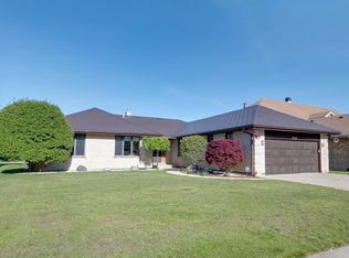 1245 Biscayne Dr, Elk Grove Village, IL 60007