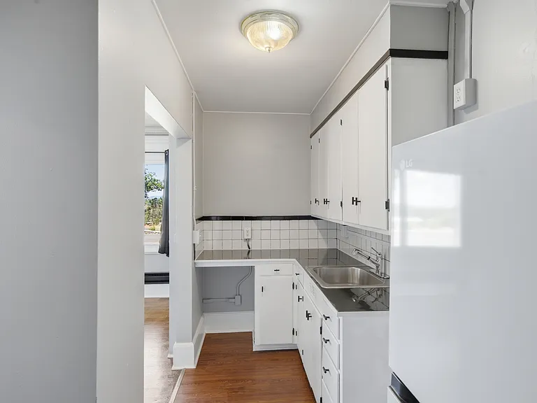 2623 W Maxwell Ave — Photo 8