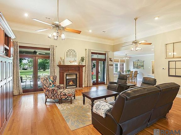 2nd image of 18449 Oakwood Dr
