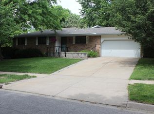 810 Indian Hills Dr, Lincoln, NE 68520