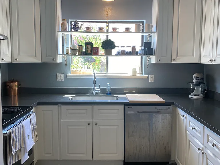 884 W Spain St — Photo 5