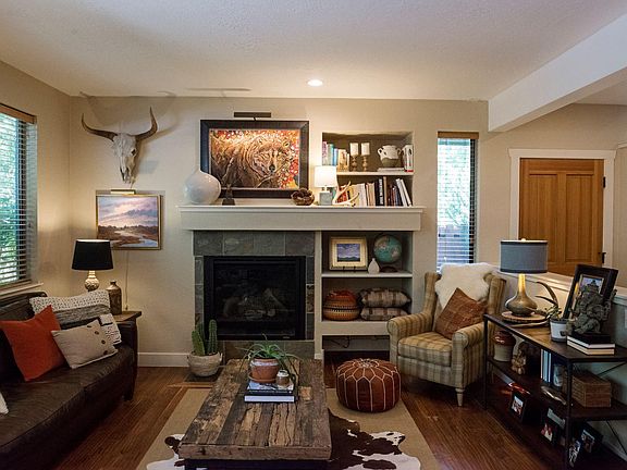 Downstairs Living Room. TV Connections are available over fi
