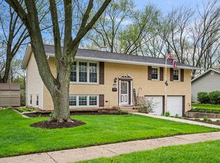 362 N Winston Dr, Palatine, IL 60074