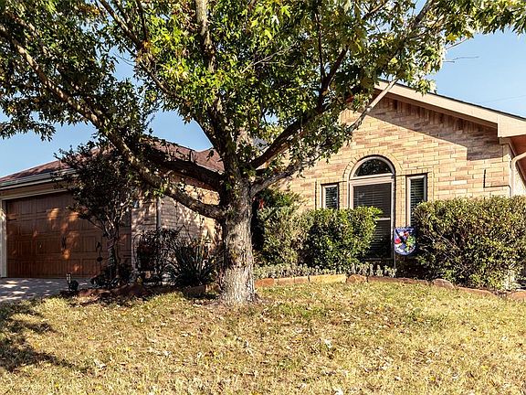 2nd image of 822 Thorton Dr