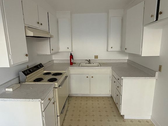 3rd image of 3700 Peacock Ct #2