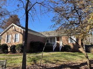 8102 Daltonshire Dr, Oak Ridge, NC 27310