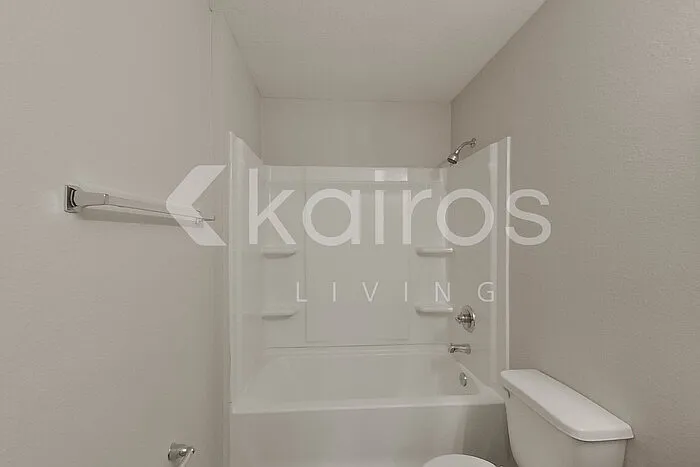 1349 Mull St — Photo 14