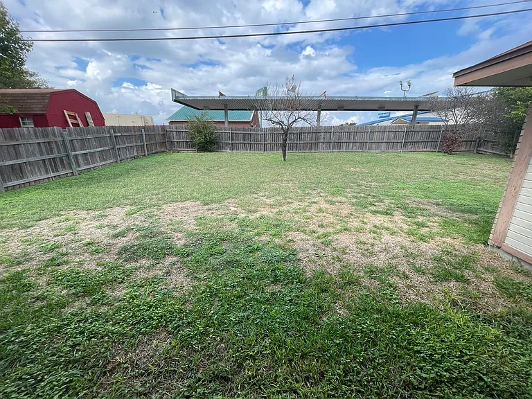 4405 Derik Dr — Photo 16