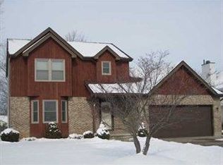 241 Continental Dr, Lockport, NY 14094