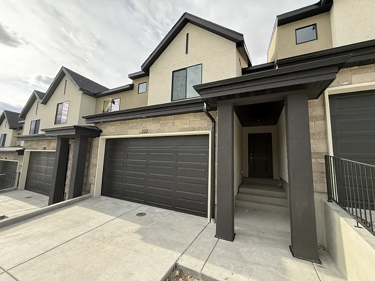 222 E Glencoe Dr — Photo 2