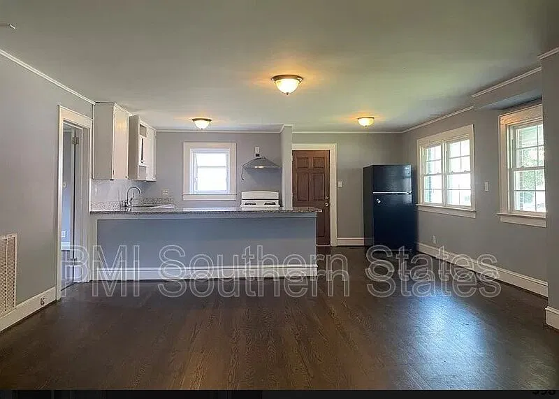 6 bed, 5.0 bath, 2312 sqft, $2,200 — Photo 4