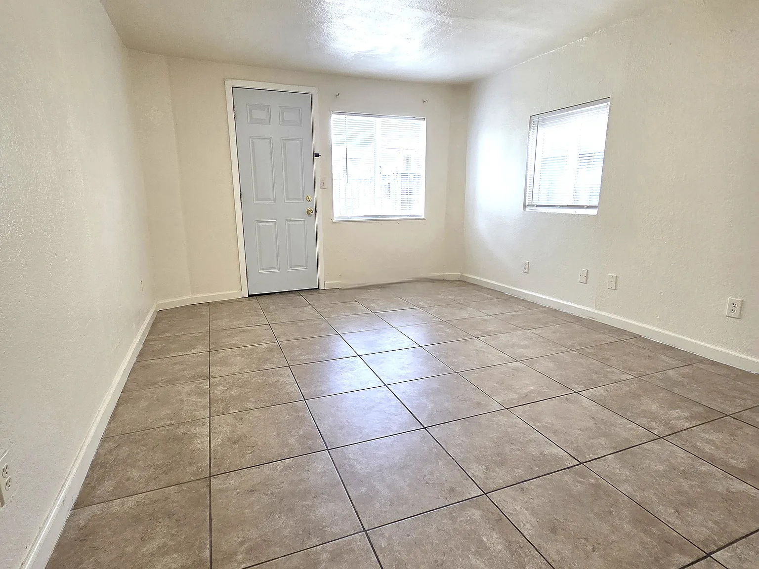1 bed, 695 sqft, $1,950 — Photo 4
